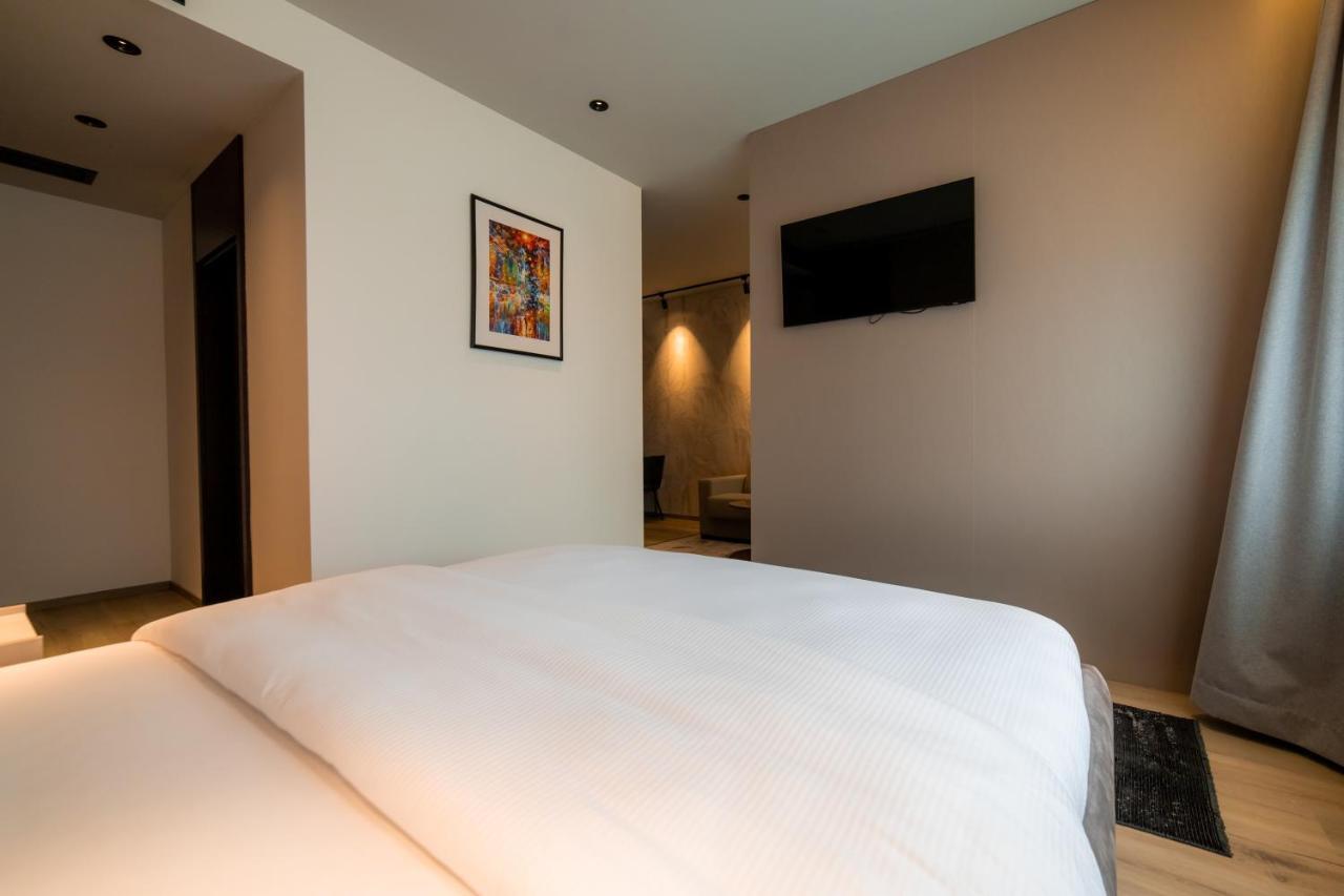 Emery Hotel Pristina Exterior foto